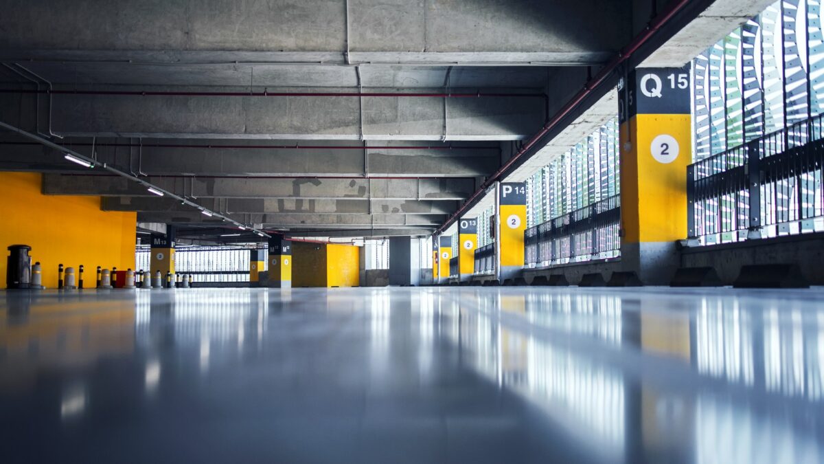 Epoxy flooring vs polished concrete