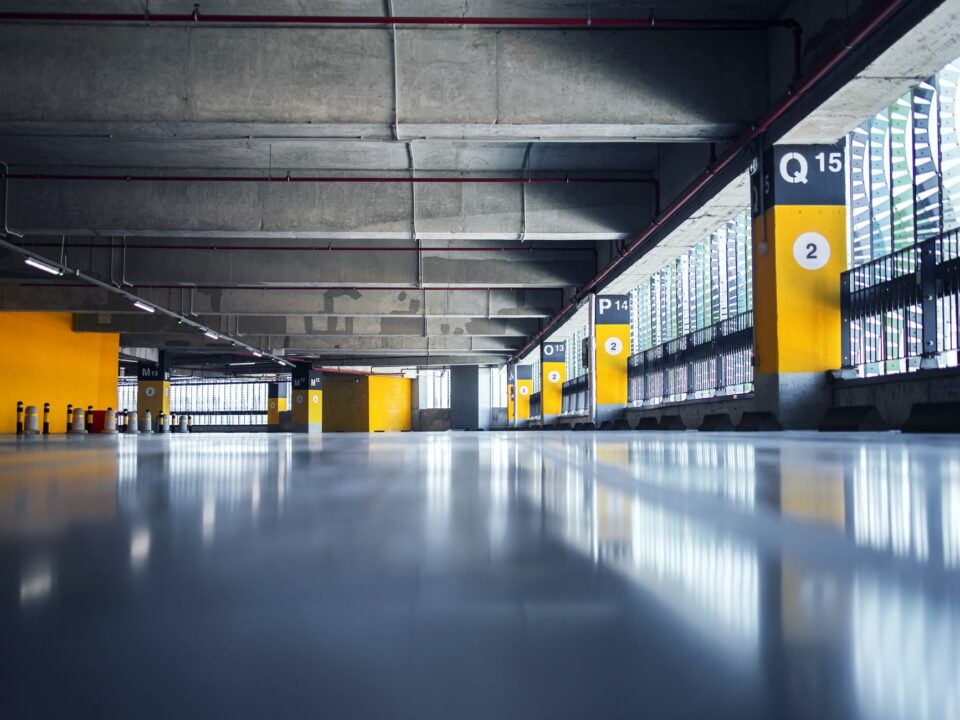 Epoxy flooring vs polished concrete