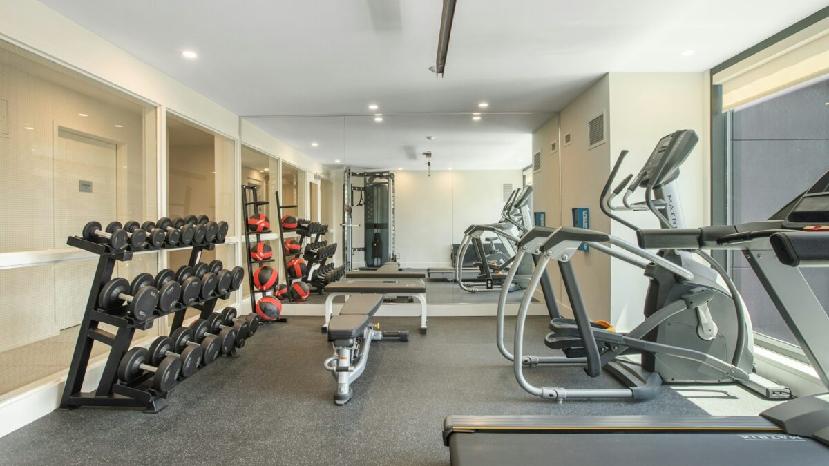 Best home gym flooring options including rubber, hardwood, foam, and epoxy